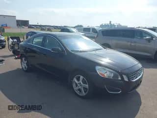 2013 Volvo S60 T5 Premier с VIN YV1612FS7D2187012, выставлен на аукционе IAAI как лот 42977170 с пробегом 86 988 миль миль и . История ставок и продаж доступна на DreamBid. Изображение 1.