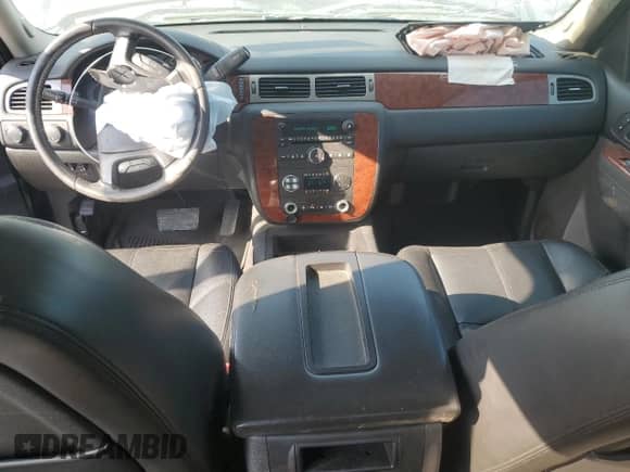 2011 Chevrolet Silverado 2500HD LTZ z VIN 1GC1KYC87BF132283, wystawiony jako Copart lot #72051445 z przebiegiem 207 897 mil mil oraz Czysty tytuł • Clean title. Historia ofert i sprzedaży dostępna na DreamBid. Obrazek 8.