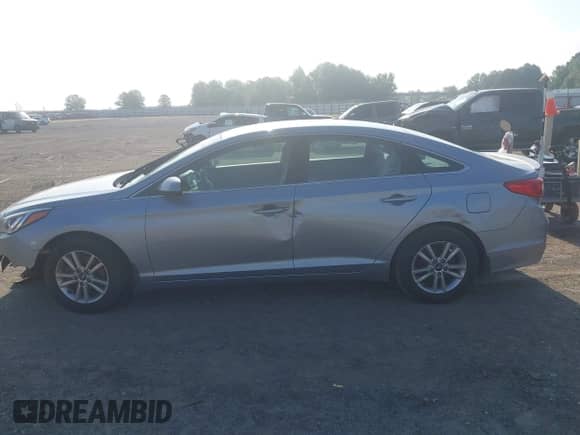 2017 Hyundai Sonata 2.4L z VIN 5NPE24AF3HH594432, wystawiony jako IAAI lot #42892040 z przebiegiem 358 183 mil mil oraz . Historia ofert i sprzedaży dostępna na DreamBid. Obrazek 14.