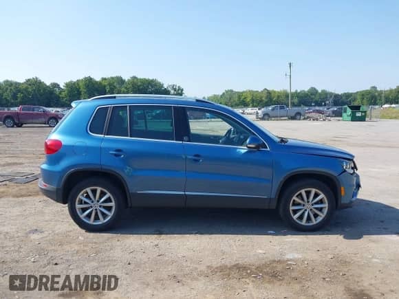 2017 Volkswagen Tiguan Wolfsburg Edition с VIN WVGSV7AX2HK015478, выставлен на аукционе IAAI как лот 43000697 с пробегом 63 870 миль миль и . История ставок и продаж доступна на DreamBid. Изображение 13.