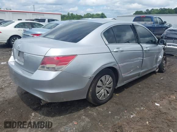 2010 Honda Accord LX z VIN 1HGCP2F33AA054282, wystawiony jako IAAI lot #42381258 z przebiegiem 201 035 mil mil oraz . Historia ofert i sprzedaży dostępna na DreamBid. Obrazek 4.
