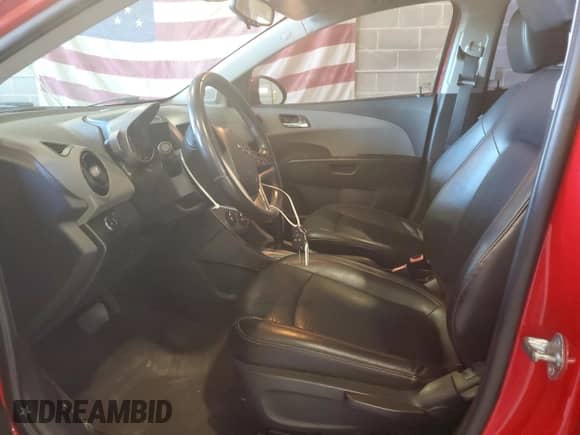 2013 Chevrolet Sonic LTZ с VIN 1G1JE5SG0D4164711, выставлен на аукционе Copart как лот 81845895 с пробегом 136 844 миль миль и Списание • Salvage title. История ставок и продаж доступна на DreamBid. Изображение 7.