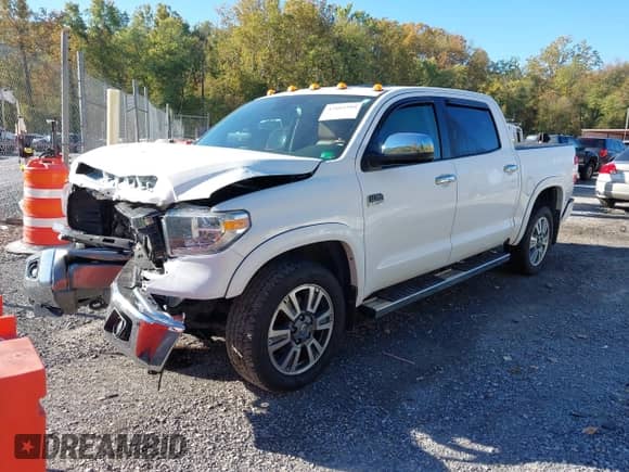 2019 Toyota Tundra SR5 с VIN 5TFAY5F10KX794700, выставлен на аукционе IAAI как лот 43403599 с пробегом 95 983 миль миль и . История ставок и продаж доступна на DreamBid. Изображение 17.