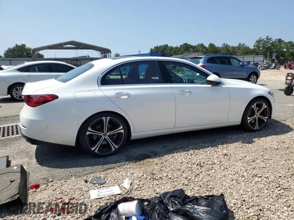 2022 Mercedes-Benz C 300 with VIN W1KAF4GB6NR058771, listed as a Copart auction lot 68477995 with 23,791 mi miles and Salvage title. Bid and sale history available at DreamBid. Image 3.