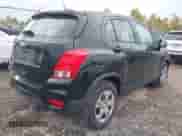 2017 Chevrolet Trax LS z VIN 3GNCJKSB8HL263556, wystawiony jako IAAI lot #43391934 z przebiegiem 82 839 mil mil oraz . Historia ofert i sprzedaży dostępna na DreamBid. Obrazek 4.