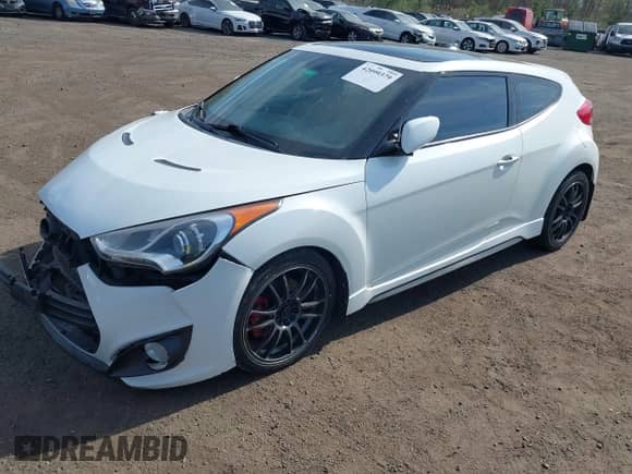 2013 Hyundai Veloster Turbo с VIN KMHTC6AE6DU097460, выставлен на аукционе IAAI как лот 42099379 с пробегом 82 240 миль миль и . История ставок и продаж доступна на DreamBid. Изображение 2.