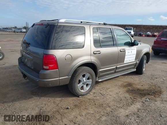 2003 Ford Explorer Limited with VIN 1FMDU75K03UB76290, listed as a IAAI auction lot 43375706 with 216,450 mi miles and . Bid and sale history available at DreamBid. Image 4.