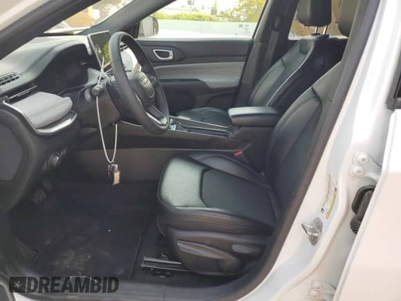 2023 Jeep Compass Latitude с VIN 3C4NJDBN3PT561907, выставлен на аукционе Copart как лот 67060064 с пробегом 33 838 миль миль и Чистый • Clean title. История ставок и продаж доступна на DreamBid. Изображение 7.