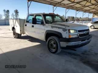 2006 Chevrolet Silverado 3500 z VIN 1GBJC33D26F186405, wystawiony jako Copart lot #89281355 z przebiegiem 444 944 mil mil oraz Czysty tytuł • Clean title. Historia ofert i sprzedaży dostępna na DreamBid. Obrazek 4.
