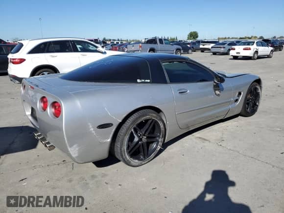 2004 Chevrolet Corvette с VIN 1G1YY22G545107578, выставлен на аукционе Copart как лот 87248715 с пробегом 147 953 миль миль и Списание • Salvage title. История ставок и продаж доступна на DreamBid. Изображение 3.