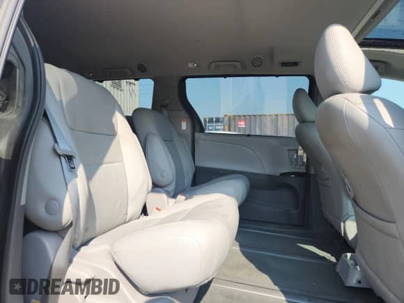 2018 Toyota Sienna XLE z VIN 5TDDZ3DC3JS204397, wystawiony jako Copart lot #69189135 z przebiegiem 25 114 mil mil oraz Czysty tytuł • Clean title. Historia ofert i sprzedaży dostępna na DreamBid. Obrazek 11.