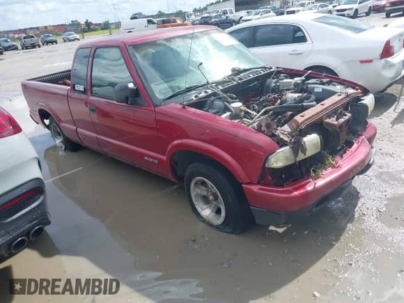 2003 Chevrolet S-10 LS z VIN 1GCCS19X438162636, wystawiony jako IAAI lot #42630720 z przebiegiem Nie podano mil oraz . Historia ofert i sprzedaży dostępna na DreamBid. Obrazek 1.