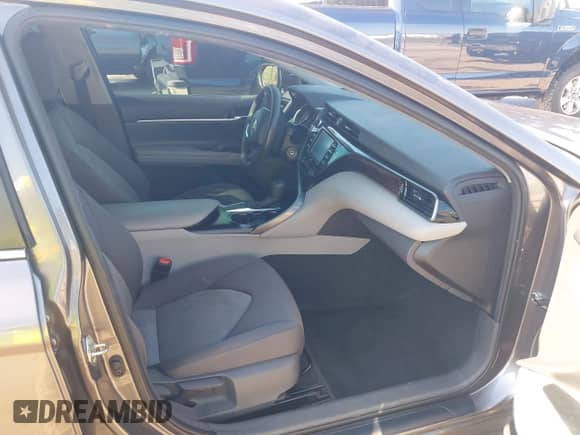 2020 Toyota Camry LE with VIN 4T1C11AK9LU391108, listed as a IAAI auction lot 43087805 with 88,386 mi miles and . Bid and sale history available at DreamBid. Image 5.