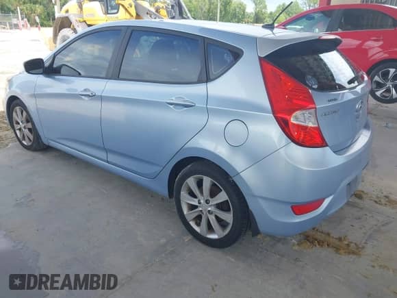 2013 Hyundai Accent SE с VIN KMHCU5AE1DU086048, выставлен на аукционе IAAI как лот 43164926 с пробегом 309 532 миль миль и . История ставок и продаж доступна на DreamBid. Изображение 3.