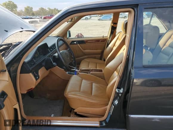 1992 Mercedes-Benz 300 with VIN WDBED30E9NB632464, listed as a Copart auction lot 86144335 with 93,271 mi miles and Clean title. Bid and sale history available at DreamBid. Image 7.