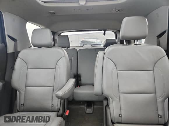 2018 Chevrolet Traverse LT z VIN 1GNEVHKW4JJ200048, wystawiony jako Copart lot #80409575 z przebiegiem 239 065 mil mil oraz Czysty tytuł • Clean title. Historia ofert i sprzedaży dostępna na DreamBid. Obrazek 10.