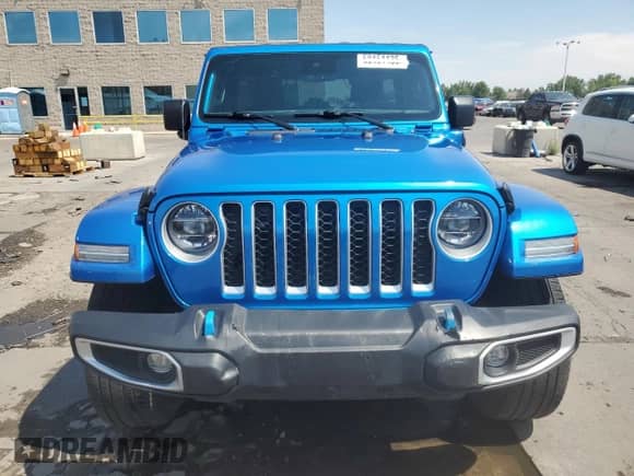 2022 Jeep Wrangler Unlimited Sahara with VIN 1C4JJXP63NW250034, listed as a Copart auction lot 68151135 with 41,912 mi miles and Salvage title. Bid and sale history available at DreamBid. Image 5.