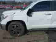 2019 Toyota Tundra SR5 с VIN 5TFAY5F13KX841010, выставлен на аукционе IAAI как лот 41297569 с пробегом 53 169 миль миль и . История ставок и продаж доступна на DreamBid. Изображение 17.
