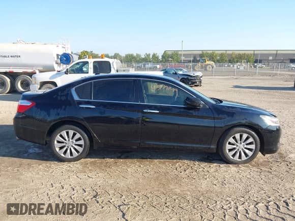 2015 Honda Accord Touring z VIN 1HGCR3F91FA035094, wystawiony jako IAAI lot #43216952 z przebiegiem 110 740 mil mil oraz . Historia ofert i sprzedaży dostępna na DreamBid. Obrazek 13.