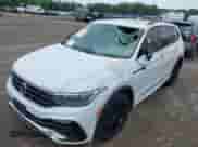 2022 Volkswagen Tiguan SE R-Line Black с VIN 3VV8B7AX8NM006023, выставлен на аукционе IAAI как лот 42258466 с пробегом Не указан миль и . История ставок и продаж доступна на DreamBid. Изображение 6.