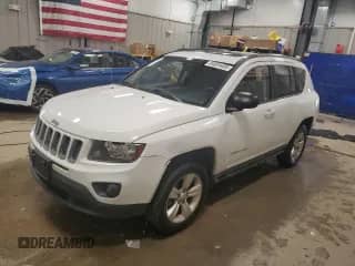 2014 Jeep Compass Sport z VIN 1C4NJDBB2ED762111, wystawiony jako Copart lot #84924405 z przebiegiem 170 403 mil mil oraz Czysty tytuł • Clean title. Historia ofert i sprzedaży dostępna na DreamBid. Obrazek 1.