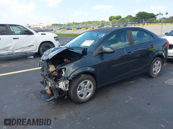2014 Chevrolet Sonic LS с VIN 1G1JA5SG3E4240323, выставлен на аукционе IAAI как лот 42814260 с пробегом 87 691 миль миль и . История ставок и продаж доступна на DreamBid. Изображение 2.