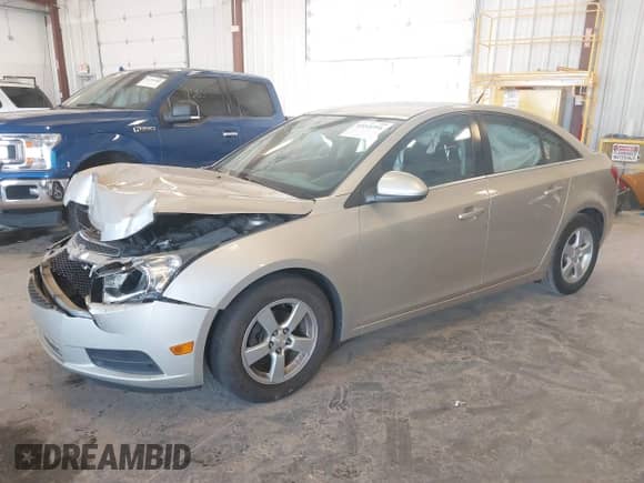 2014 Chevrolet Cruze 1LT с VIN 1G1PC5SB1E7448529, выставлен на аукционе IAAI как лот 43244316 с пробегом 86 868 миль миль и . История ставок и продаж доступна на DreamBid. Изображение 17.