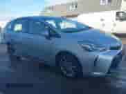 2015 Toyota Prius Two z VIN JTDZN3EU6FJ026238, wystawiony jako IAAI lot #41651401 z przebiegiem 195 037 mil mil oraz . Historia ofert i sprzedaży dostępna na DreamBid. Obrazek 1.