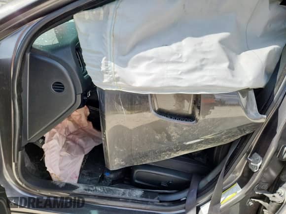 2018 Dodge Charger SXT Plus z VIN 2C3CDXHG4JH140713, wystawiony jako Copart lot #85725625 z przebiegiem Nie podano mil oraz Szkoda całkowita • Salvage title. Historia ofert i sprzedaży dostępna na DreamBid. Obrazek 7.