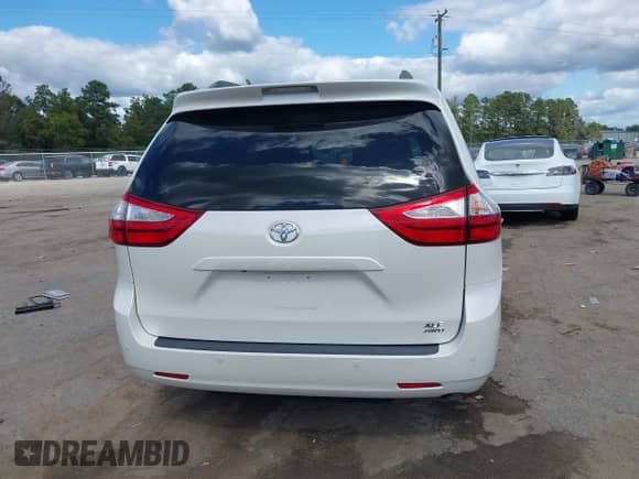 2017 Toyota Sienna XLE with VIN 5TDDZ3DC8HS162481, listed as a IAAI auction lot 43358083 with 117,390 mi miles and . Bid and sale history available at DreamBid. Image 16.