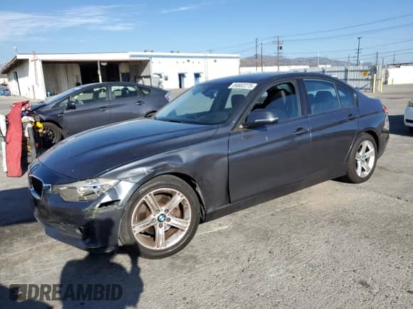 2014 BMW 3 Series 328i z VIN WBA3C1C57EK110022, wystawiony jako Copart lot #84602275 z przebiegiem 118 504 mil mil oraz Szkoda całkowita • Salvage title. Historia ofert i sprzedaży dostępna na DreamBid. Obrazek 1.