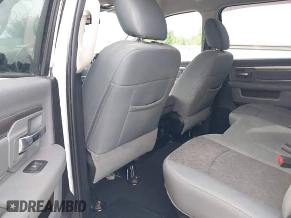 2018 Ram 1500 Big Horn z VIN 3C6RR7LT6JG196476, wystawiony jako IAAI lot #42222899 z przebiegiem 84 034 mil mil oraz . Historia ofert i sprzedaży dostępna na DreamBid. Obrazek 13.