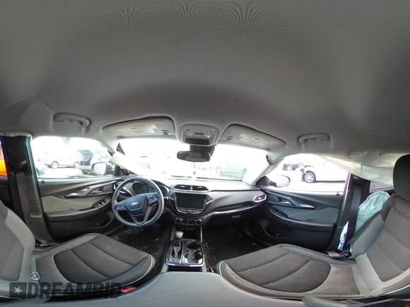 2021 Chevrolet TrailBlazer LT z VIN KL79MRSL8MB002142, wystawiony jako IAAI lot #42913237 z przebiegiem 91 082 mil mil oraz . Historia ofert i sprzedaży dostępna na DreamBid. Obrazek 18.