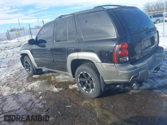 2002 Chevrolet TrailBlazer LTZ with VIN 1GNDT13S722317770, listed as a IAAI auction lot 41646777 with 250,324 mi miles and . Bid and sale history available at DreamBid. Image 3.