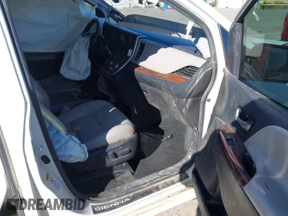 2016 Toyota Sienna XLE z VIN 5TDYK3DC1GS728176, wystawiony jako IAAI lot #40878539 z przebiegiem 360 030 mil mil oraz . Historia ofert i sprzedaży dostępna na DreamBid. Obrazek 5.