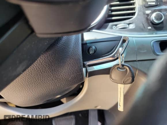 2014 Kia Optima LX с VIN 5XXGM4A75EG325674, выставлен на аукционе IAAI как лот 42451001 с пробегом 176 306 миль миль и . История ставок и продаж доступна на DreamBid. Изображение 11.