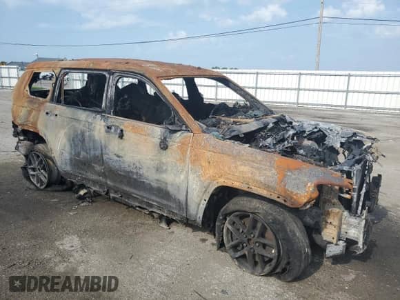 2022 Jeep Grand Cherokee Altitude with VIN 1C4RJKAG9N8625050, listed as a Copart auction lot 65339135 with Not provided miles and Non repairable. Bid and sale history available at DreamBid. Image 4.