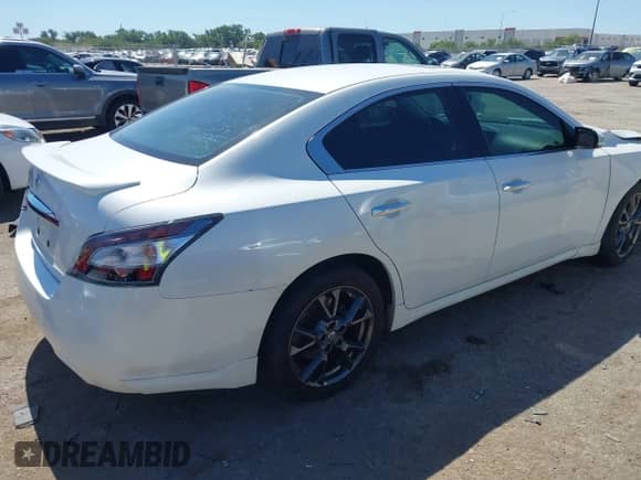 2014 Nissan Maxima SV z VIN 1N4AA5AP1EC466817, wystawiony jako IAAI lot #42810795 z przebiegiem 113 444 mil mil oraz . Historia ofert i sprzedaży dostępna na DreamBid. Obrazek 4.