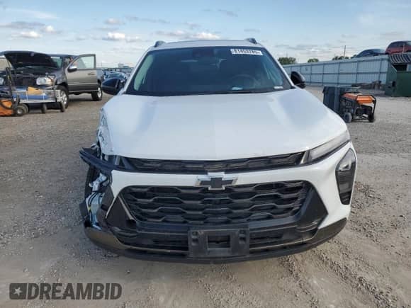 2024 Chevrolet Trax ACTIV with VIN KL77LKE28RC005564, listed as a Copart auction lot 81453785 with 42,589 mi miles and Salvage title. Bid and sale history available at DreamBid. Image 5.