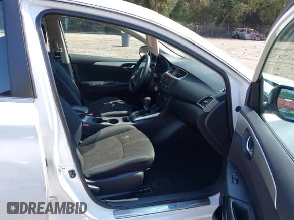 2017 Nissan Sentra SV z VIN 3N1AB7APXHL639216, wystawiony jako IAAI lot #43200409 z przebiegiem 165 186 mil mil oraz . Historia ofert i sprzedaży dostępna na DreamBid. Obrazek 5.