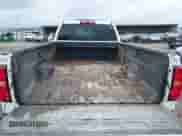 2017 Chevrolet Silverado 2500HD Work Truck z VIN 1GC1KUEY5HF235460, wystawiony jako IAAI lot #42482697 z przebiegiem Nie podano mil oraz . Historia ofert i sprzedaży dostępna na DreamBid. Obrazek 12.