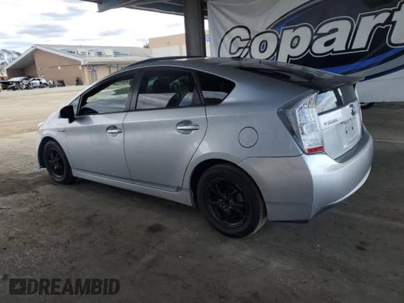 2011 Toyota Prius III with VIN JTDKN3DU6B0288604, listed as a Copart auction lot 82330405 with 241,788 mi miles and Salvage title. Bid and sale history available at DreamBid. Image 2.