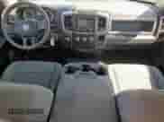 2018 Ram 1500 Tradesman z VIN 1C6RR6FG0JS315463, wystawiony jako Copart lot #84567355 z przebiegiem 113 743 mil mil oraz Szkoda całkowita • Salvage title. Historia ofert i sprzedaży dostępna na DreamBid. Obrazek 8.