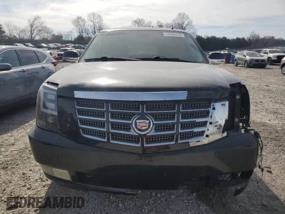 2014 Cadillac Escalade Luxury z VIN 1GYS4BEF8ER137531, wystawiony jako Copart lot #49463415 z przebiegiem 217 807 mil mil oraz Szkoda całkowita • Salvage title. Historia ofert i sprzedaży dostępna na DreamBid. Obrazek 5.