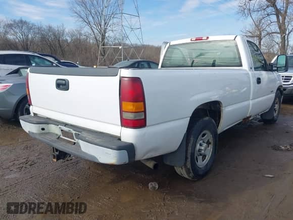 2002 Chevrolet Silverado 1500 z VIN 1GCEC14WX2Z146163, wystawiony jako IAAI lot #41520765 z przebiegiem 195 742 mil mil oraz . Historia ofert i sprzedaży dostępna na DreamBid. Obrazek 4.