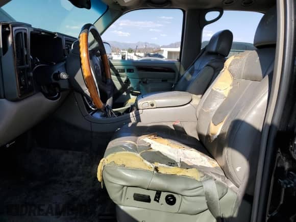 2002 Cadillac Escalade with VIN 1GYEC63TX2R287491, listed as a Copart auction lot 70866575 with 195,047 mi miles and Salvage title. Bid and sale history available at DreamBid. Image 7.