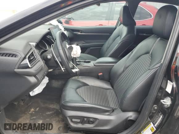 2021 Toyota Camry SE Nightshade z VIN 4T1G11AK8MU587902, wystawiony jako Copart lot #69937315 z przebiegiem 88 231 mil mil oraz Czysty tytuł • Clean title. Historia ofert i sprzedaży dostępna na DreamBid. Obrazek 7.