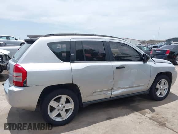 2008 Jeep Compass Sport с VIN 1J8FT47088D714888, выставлен на аукционе IAAI как лот 42763731 с пробегом 70 206 миль миль и . История ставок и продаж доступна на DreamBid. Изображение 6.