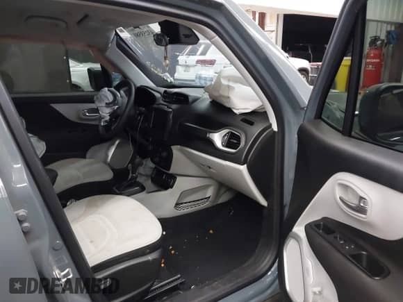 2018 Jeep Renegade Latitude with VIN ZACCJABB5JPH92642, listed as a IAAI auction lot 43253580 with 106,321 mi miles and . Bid and sale history available at DreamBid. Image 5.
