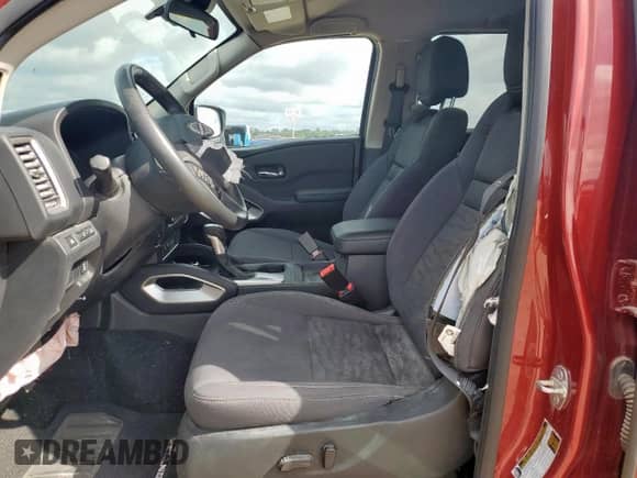 2024 Nissan Frontier SV z VIN 1N6ED1EJ3RN610053, wystawiony jako Copart lot #84016695 z przebiegiem 23 601 mil mil oraz Szkoda całkowita • Salvage title. Historia ofert i sprzedaży dostępna na DreamBid. Obrazek 7.